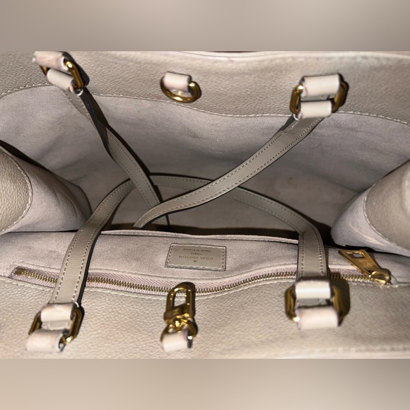 Sold Louis Vuitton Monogram Empreinte On the Go MM Tourterelle/beige. W/dusty - Picture 9 of 13